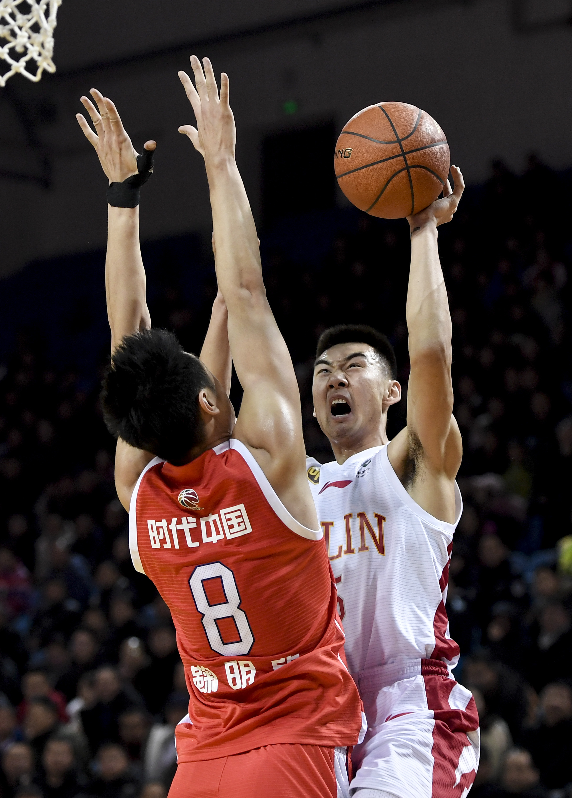 他对自己饮 他对自己饮