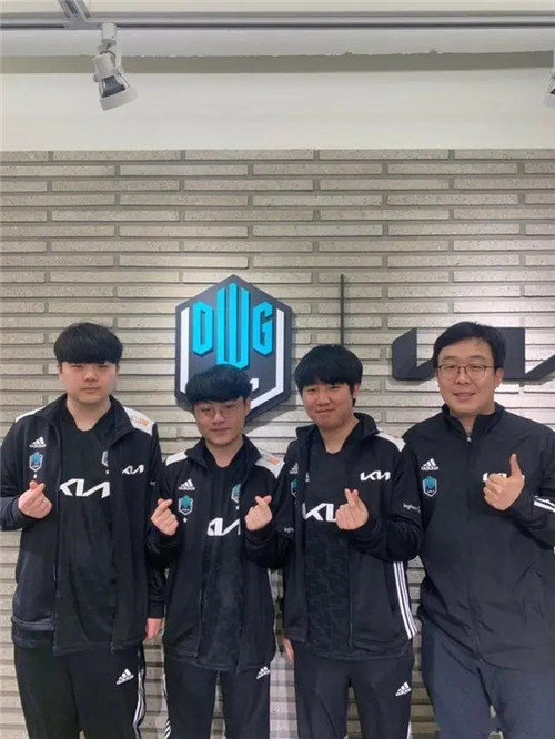 背后的故事 背后的故事